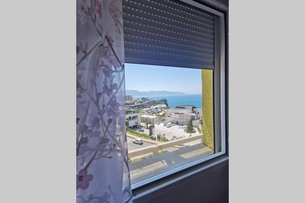 Spectacular Seaview Apartment Vlore Bagian luar foto