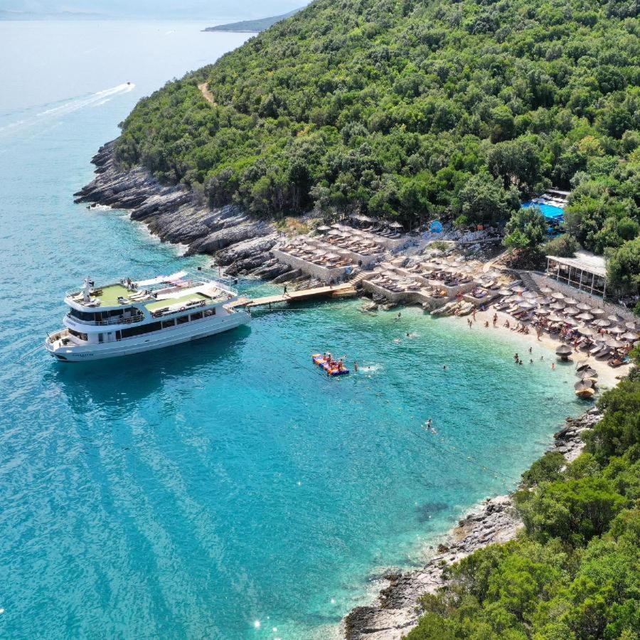 Spectacular Seaview Apartment Vlore Bagian luar foto