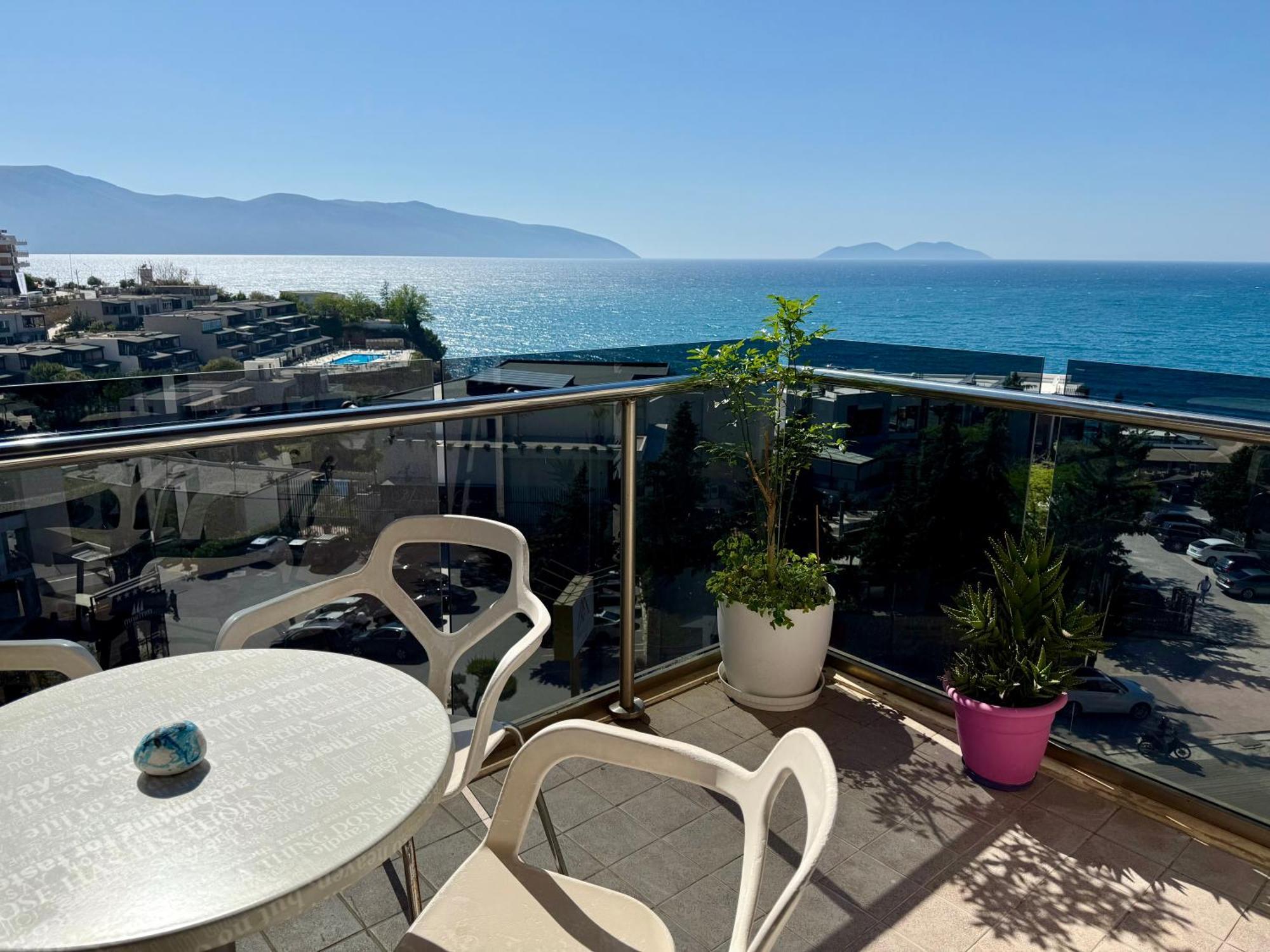 Spectacular Seaview Apartment Vlore Bagian luar foto