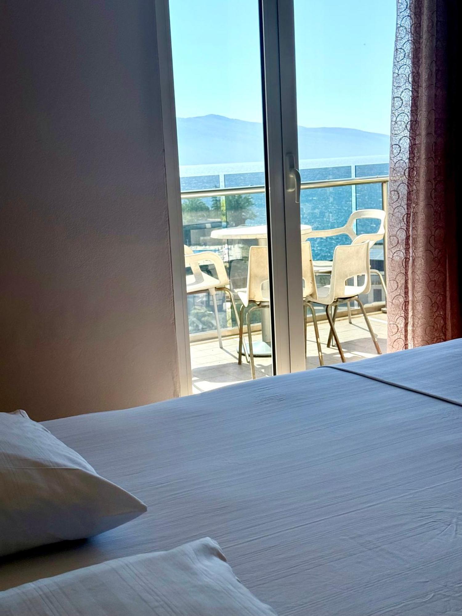 Spectacular Seaview Apartment Vlore Bagian luar foto