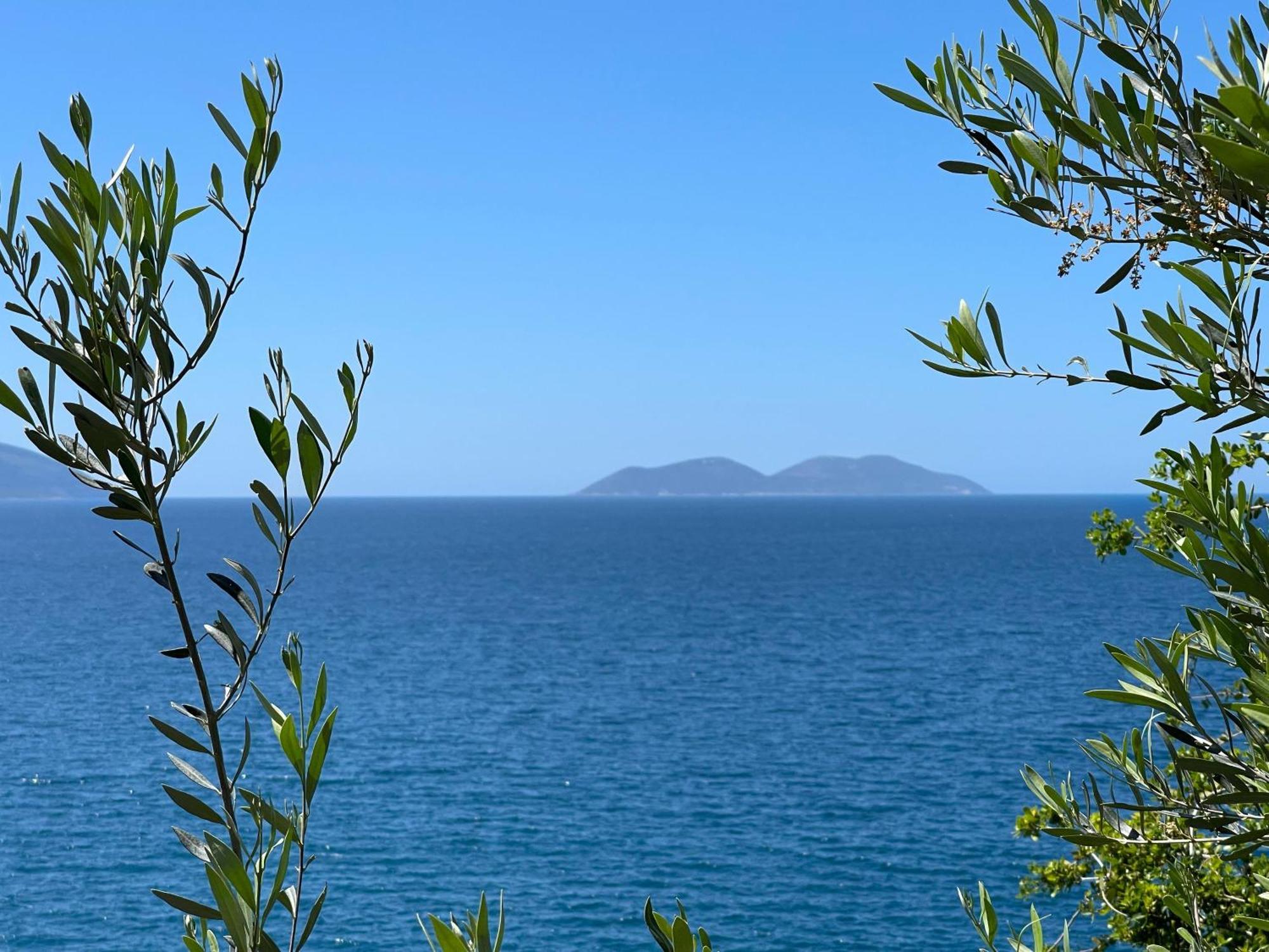 Spectacular Seaview Apartment Vlore Bagian luar foto